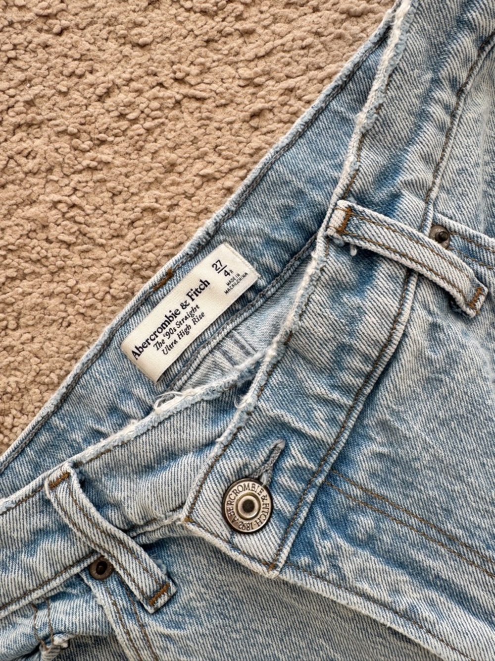 Abercrombie 90’s Straight Asymmetrical Jeans - Picture 2 of 2